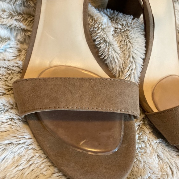 Nine West Tan Suede Heels - Picture 4 of 9